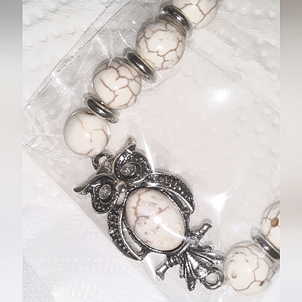NWT Owl Bracelet Natural Semi Precious Howlite Beads Crystal eyes in Ivory NEW